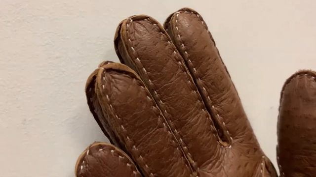 Перчатки из натуральной кожи пекари, модель Чайковский