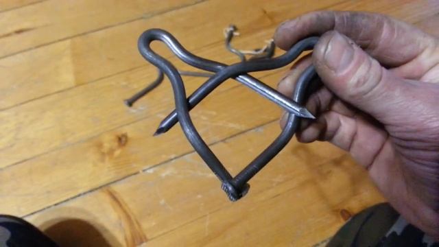 Сердечко шеврон. из двух гвоздей 200.6