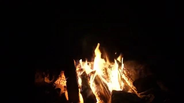 Большой костер в ночи. / Шум костра.  / Звуки огня  для снятия стресса,  расслабления.