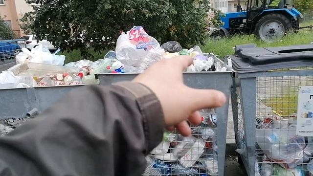 Мусорный бак в Санкт-Петербурге