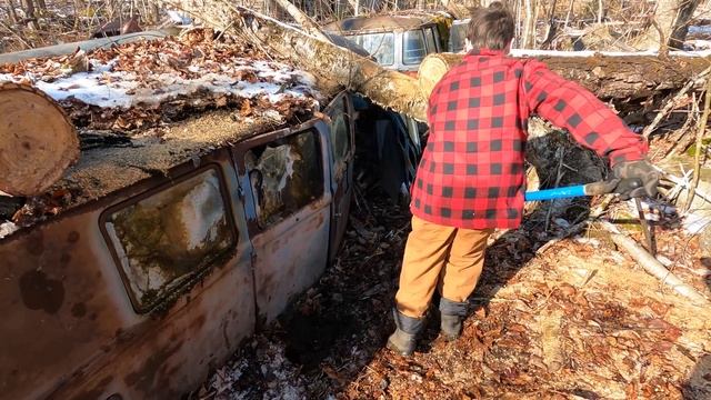 What's inside? 52 years of STUFF !!! -  VW Bus Clean Out - Bulli in a stream