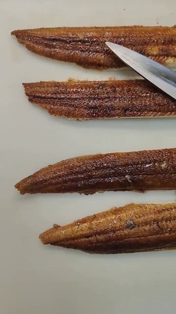 СУШИ ИЗ УГРЯ #суши #люблю #роллы #готовим #еда #копченый #подписывайтесь #нарезка#рекомендации