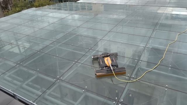 SolarCleano cleaning robot for glass roof cleaning