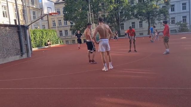 BBall runs with smole lads | Mavenxi