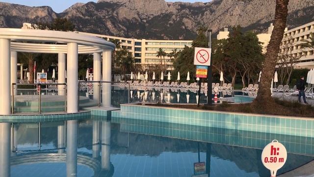 Отель Mirage Park Resort на рассвете
