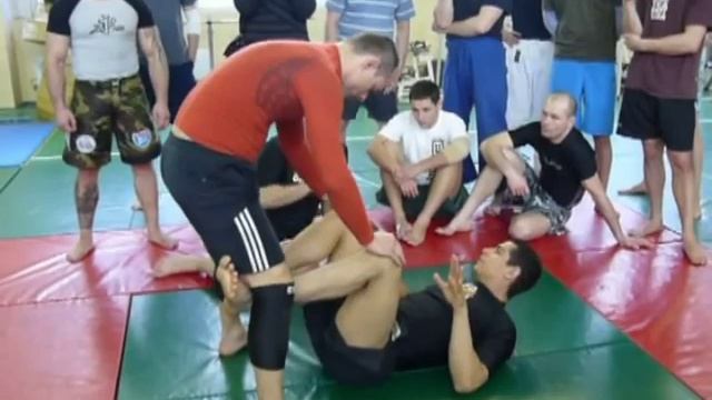 Скрутка пятки (heel hook from bottom - no gi)