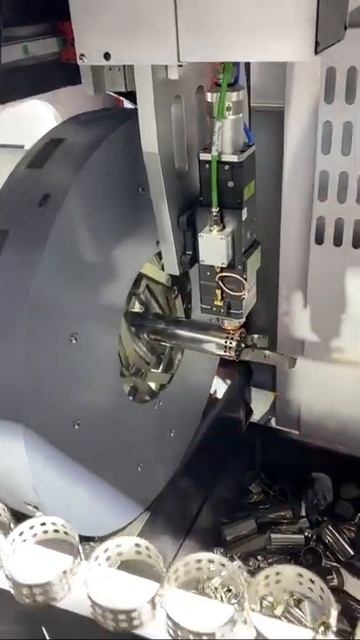 Round pipe laser cutting machine cut stainless steel tube perforation.
