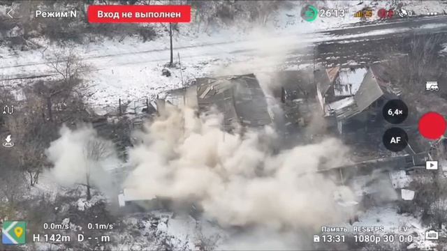 Дрон уничтожает дом с ВСУ-шниками.