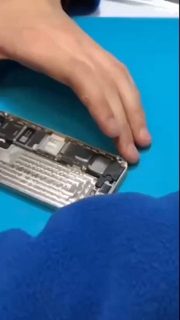 iPhone 5S на iOS 7!!! 🤯🤯🤯 Принесли на замену аккумулятора