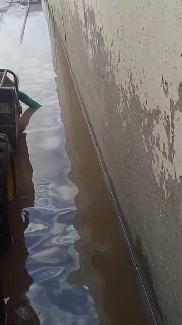 откачка большой лужи.