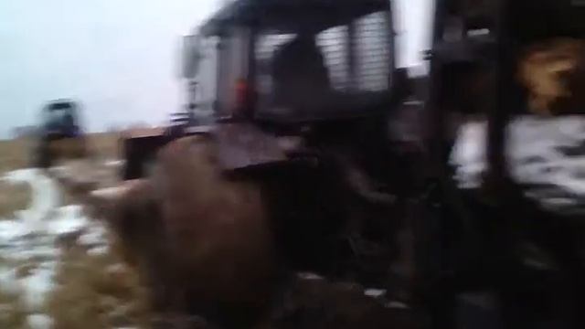 ЛЕСОВОЗ 1221 буксует на поле