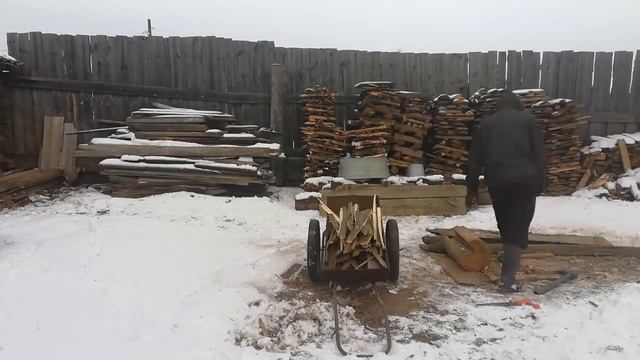 Трудовые будни (таймлапс). Дрова (+ уборка курятника)