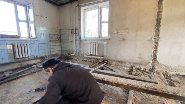 Выкидываю 300 кг рельсу из дома в одиночку