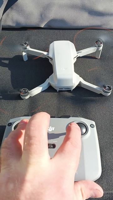 Выключаем моторы дрона DJI mini 2 se на пульте управления #drone #dronpdl #dji #djimini2se