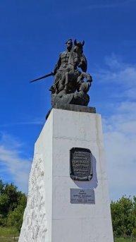 Памятник князю Святославу, Холки, Белгородская область