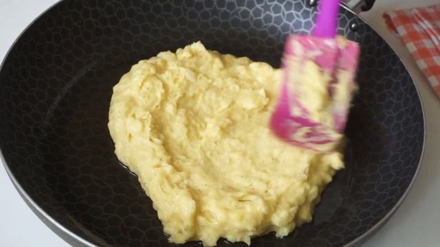 Kartoffelpüree mit 1 Ei! Ein sehr einfaches und leckeres Rezept für Kartoffelpüree mit 1 Ei.