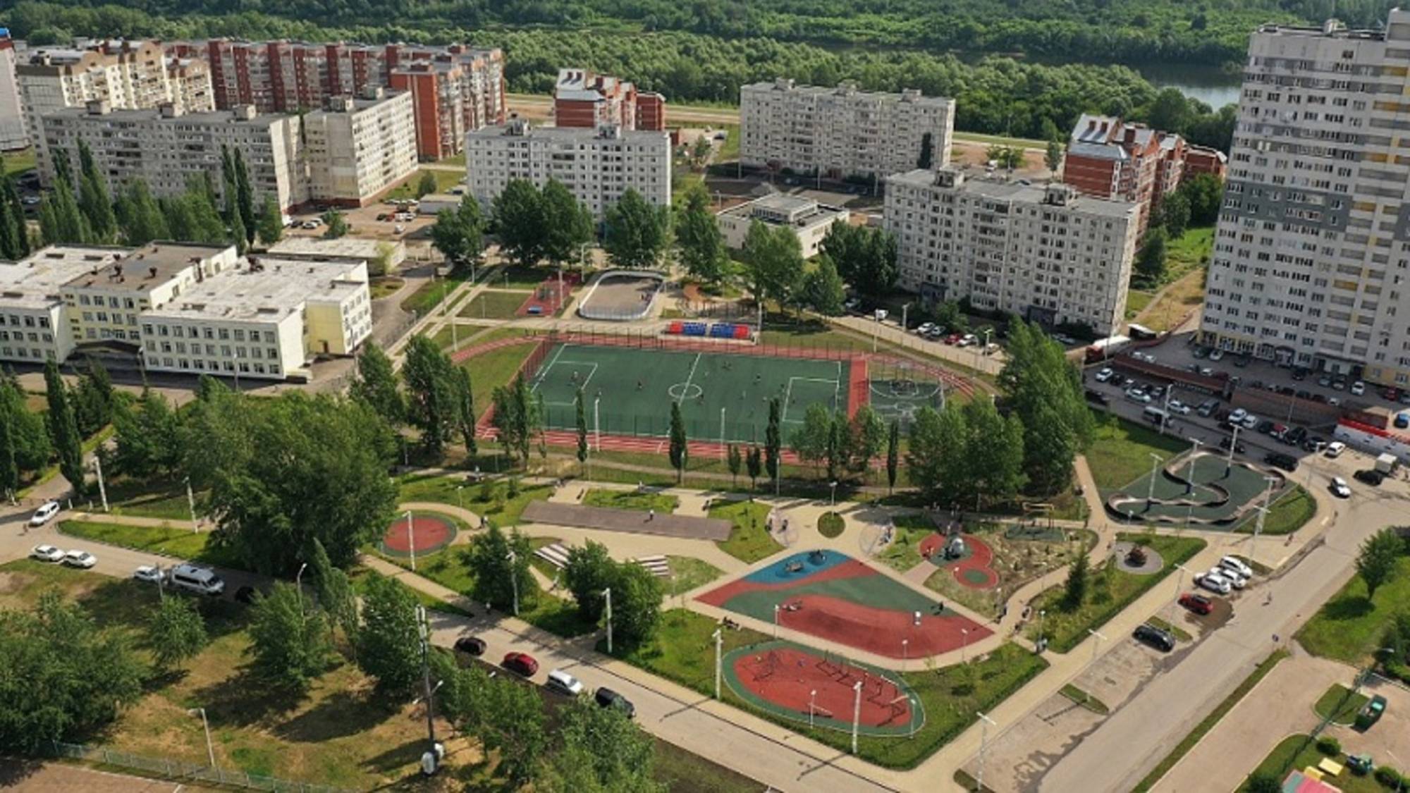 Озеленение методом гидропосева в одном из парков г. Уфа