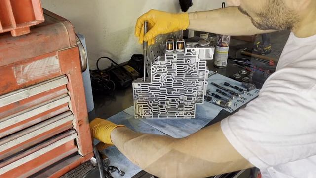 3. GM 4L60E Rebuild - Valve Body Assembly