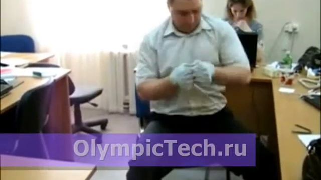 СУПЕР! Офисный сотрудник заменил зарядку на...⋙