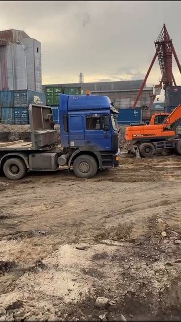Вывоз бетонных плит, для подготовки контейнерной площадки на заводе Крамз.