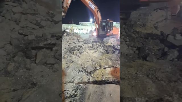 Hitachi ZX 210 LC excavator construction  night working near  traffic#malik nh#yt#video#