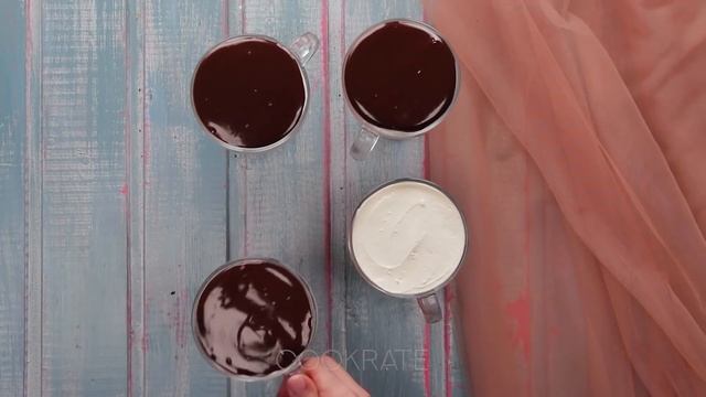 Don’t get the tray dirty! Dessert in a glass with oreo biscuits!