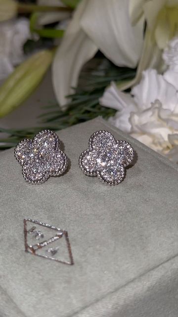 Серьги Van Cleef & Arpels Magic Alhambra из белого золота с бриллиантами