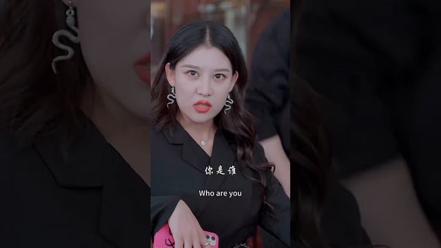 店員嘲諷窮小子買不起文玩,殊不知他身家過億,直接拿出十個億買下整個店!【神龙出山】#短劇 #爽文 #逆襲 #男頻 #shortfilm