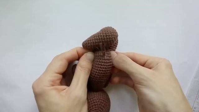 нитяное крепление ног игрушки