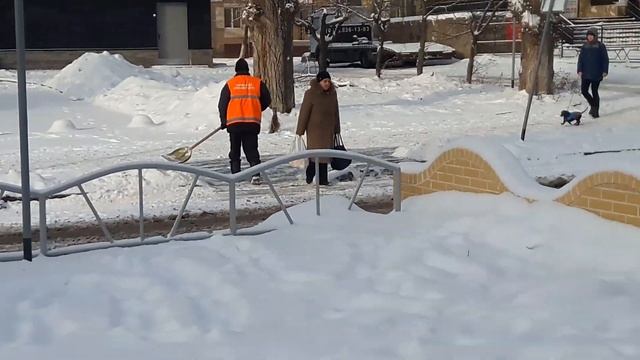 Мітла і лопата - вічна зброя проти снігу! Вінниця 16 січня