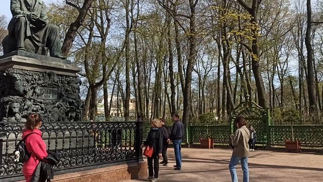 Крылов в Летнем саду!