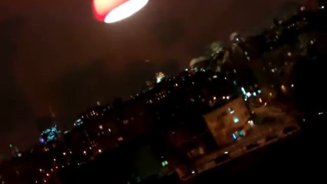 Невероятно! НЛО! Томат в небе!