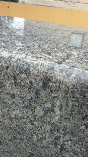 Альмандин а отделке парапета моста Багдана Хмельницкого, Москва