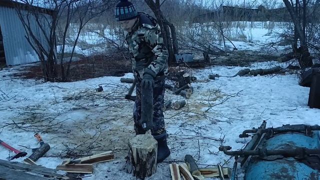 Колю дрова. пробую первый раз.