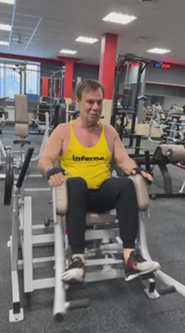 Опять в Набережных Челнах! 🌟 Увидел новый тренажер? 🤔 Этот гаджет - настоящая находка! 🔥