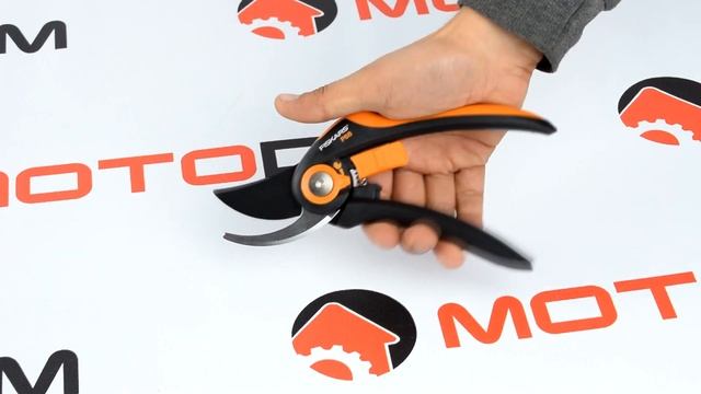 Мотодім Площинний секатор Fiskars SmartFit P68 111610