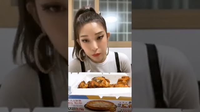 Yoo Seulki Instagram Live 16
