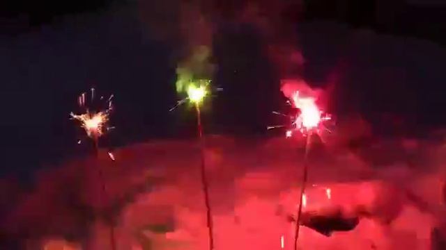 СБ650Ц4 Бенгальские свечи цветопламенные упаковка 4 штуки  (650 мм - 4 мин).mp4