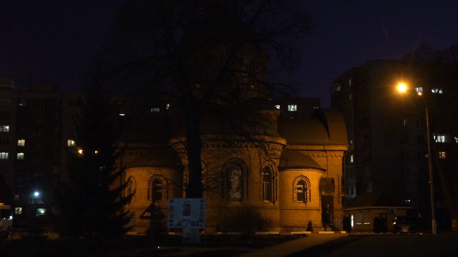 Чтение великого покаянного канона в Александро-Невском соборе