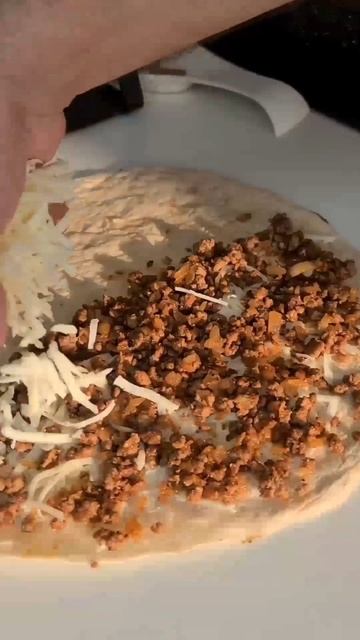 Такой чебурек на завтрак готовится очень быстро 🌮