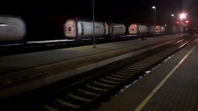 2M62U-0267 (LDZ Cargo) with mixed freight train passing Krustpils station