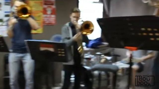 König Brass Band - Uptown Funk (Mark Ronson cover)