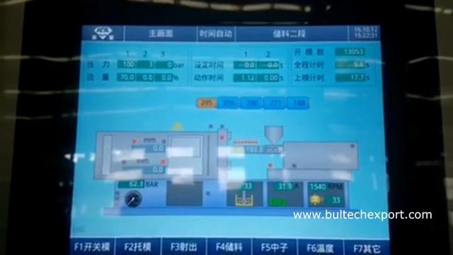 Шприц машина с шприц форма за кофа и робот за поставяне на етикет