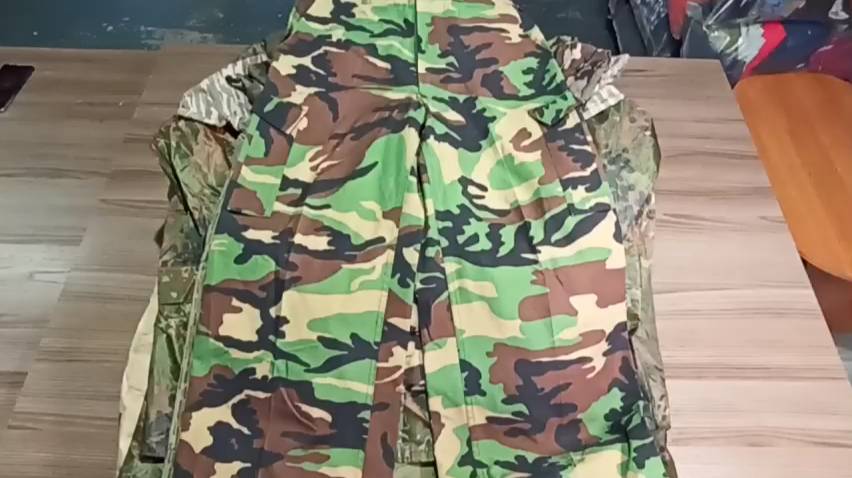 Лот 2315 Военная одежда Германия Экстра 31 ед 21 кг 1010₽_кг