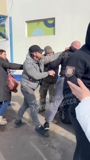 Драка мешканцев с ТЦК в Одессе