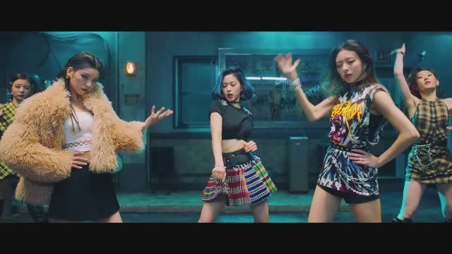 ITZY ＂WANNABE＂