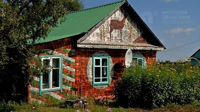 Супруги Михеевы из Свободненского района построили дом из пластика