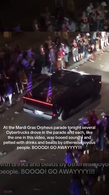 На параде Марди-Гра в Новом Орлеане толпа освистала кибергрузовики Tesla