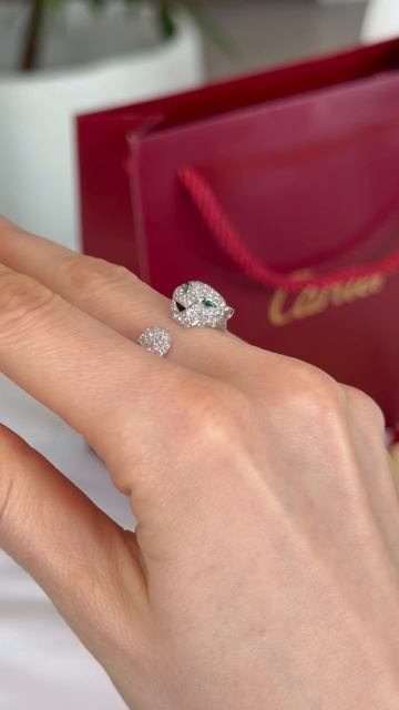 Кольцо Panthere de Cartier из белого золота с агатом, цаворитом и бриллиантами 0.8 ct