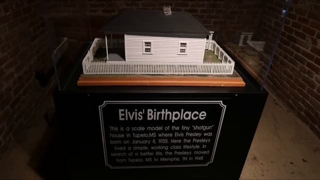 ELVIS PRESLEY House & Grave FULL Tour Inside GRACELAND  PRIVATE ROOMS